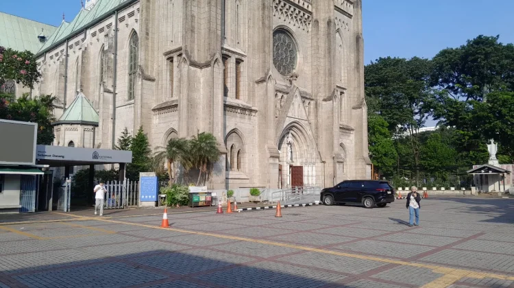 Persiapan Gereja Katedral dan Gereja Immanuel jelang Kenaikan Yesus Kristus