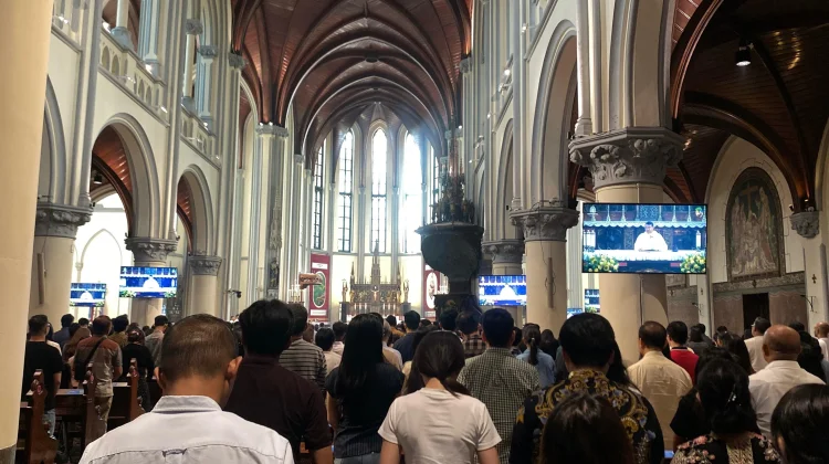 Merengkuh Denyut Napas Bumi dalam Doa Kenaikan Yesus Kristus di Katedral