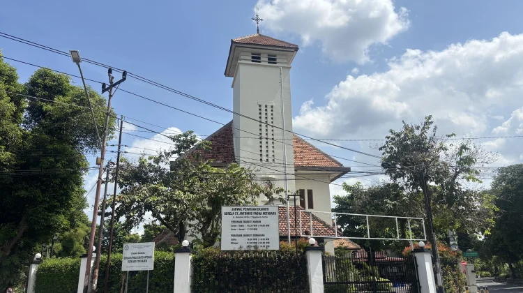Ribuan Jemaat Ikuti Misa Kenaikan Yesus Kristus di Gereja Kotabaru Yogyakarta
