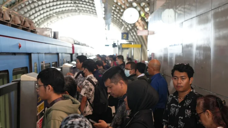 Liburan Panjang, LRT Jabodebek Layani Penumpang menuju Berbagai Destinasi