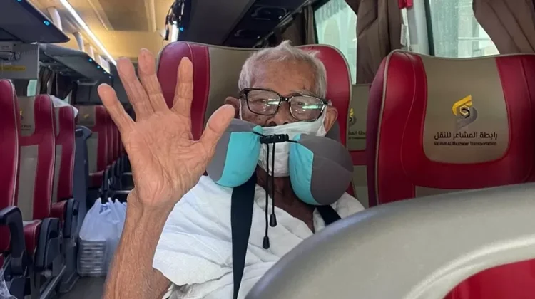 Jemaah Haji Tertua, Mbah Mardi Tetap Ikuti Niat Ihram dari dalam Bus