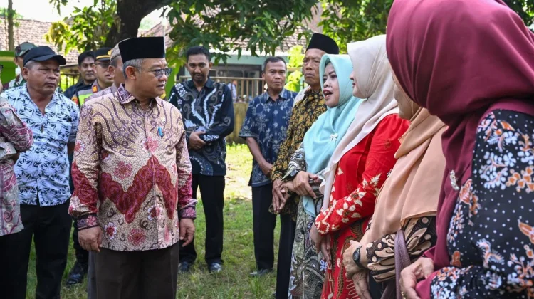 Jalan Panjang Pengabdian, Mimpi Sitimah di Dunia Pendidikan Terkabul