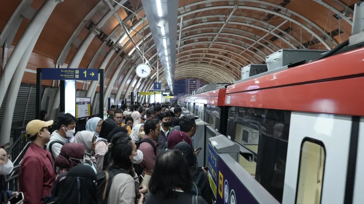 Stasiun Dukuh Atas dan Harjamukti Jadi Titik Terpadat LRT Jabodebek