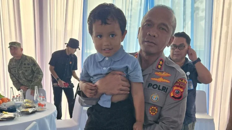 Aksi Lucu Ulil Presisi Curi Perhatian Kapolda Jabar di Panen Raya