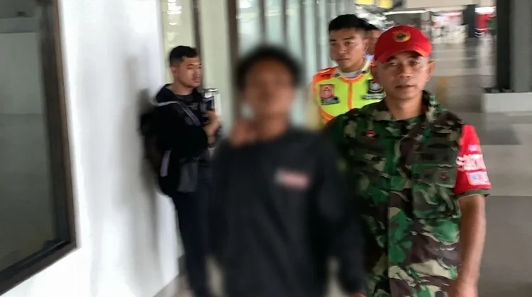 KAI Commuter Tangkap Pencuri Kabel Rel Kereta Tanah Abang