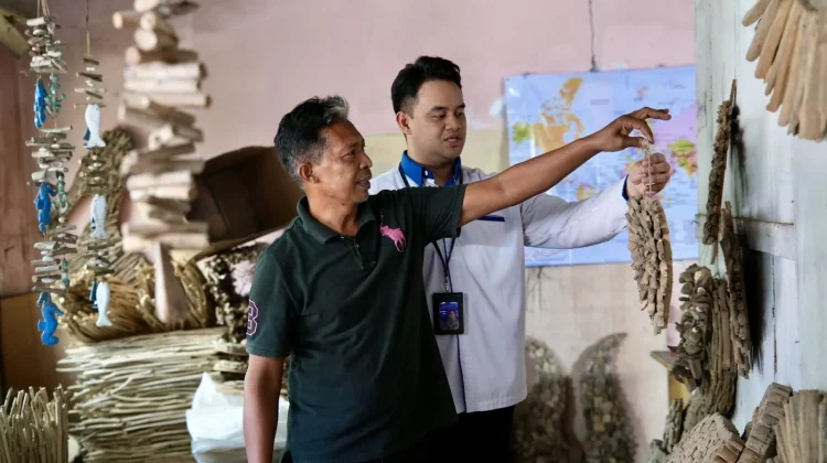 Kayu Terdampar di Pantai Bali Jadi Kerajinan Bernilai Tinggi