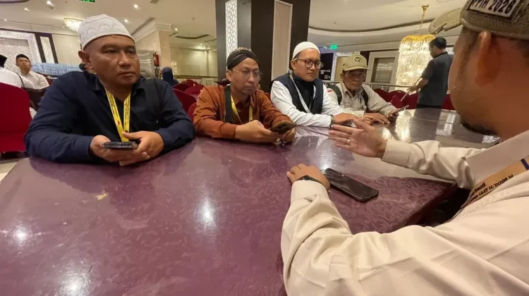 Petugas Haji Sosialisasikan Sedekah Barcode Raudhah