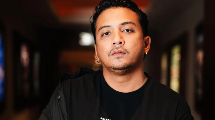Sal Priadi Rilis Lagu 'Kepala, Pundak, Kerja Lagi' untuk Film 'Monster Pabrik Rambut'
