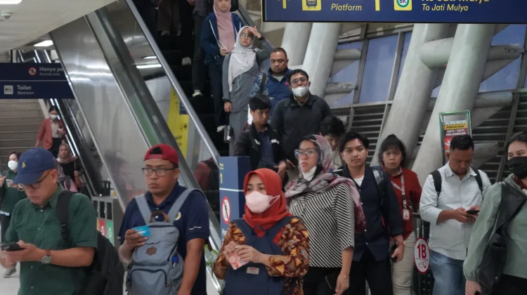 LRT Jabodebek Semakin Diminati, Layani 195.141 Penumpang saat Libur Panjang