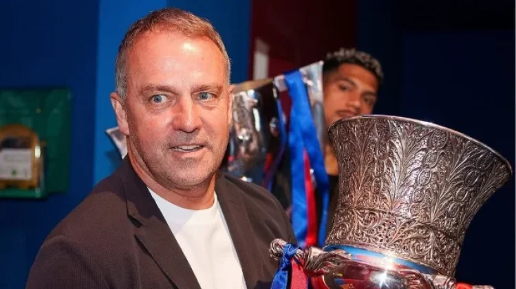 Tawaran Fantastis Datang, Flick Pilih Lanjutkan Misi di Barcelona