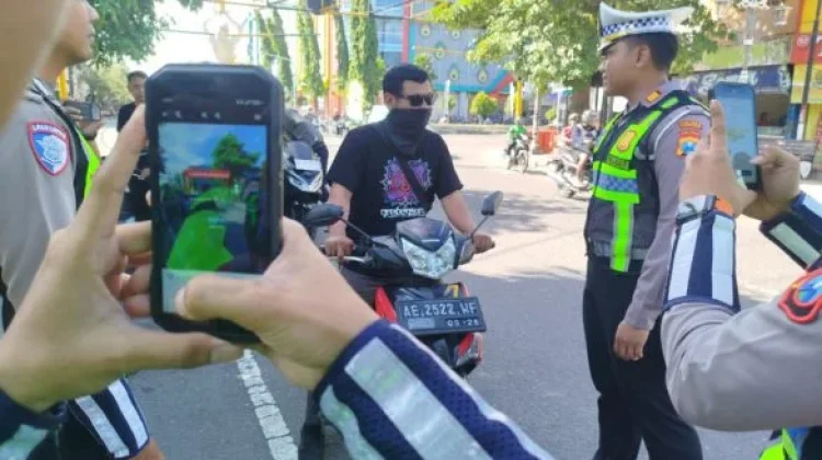Inovasi ETLE, Satlantas Ponorogo Terapkan Kacamata Pintar Pantau Pelanggar Lalin