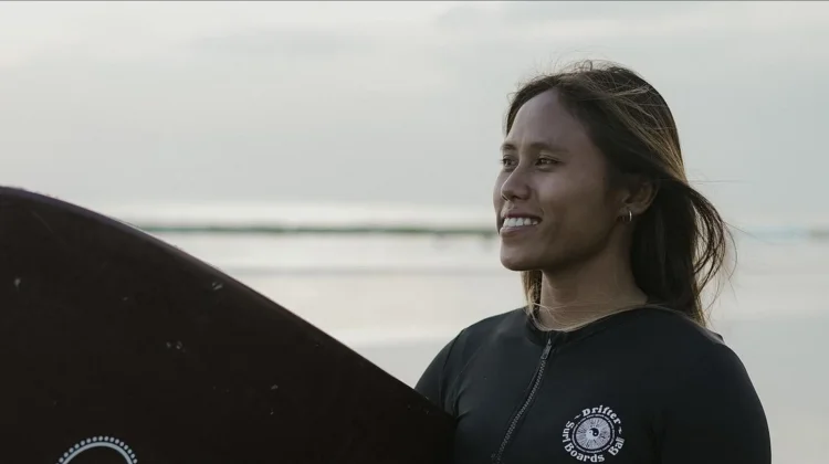 Bangga! Sejarah Tercipta, Dhea Perempuan Indonesia Pertama ke WSL 2026