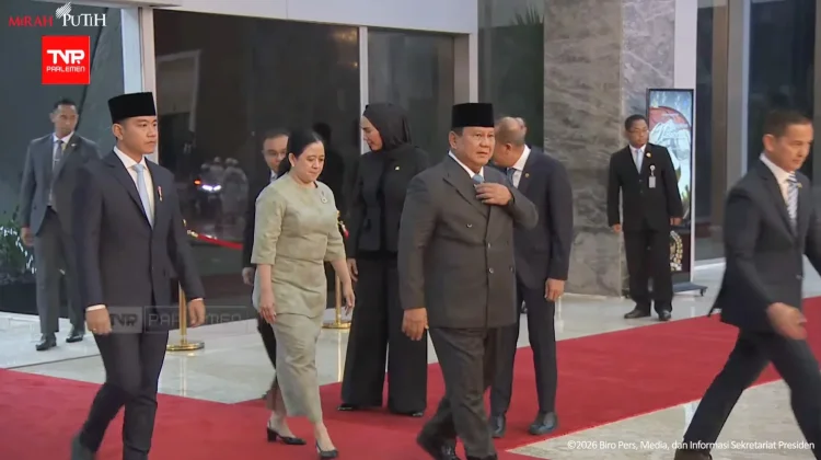 Kompak Kenakan Jas dan Peci Hitam, Presiden dan Wapres Hadiri Rapat Paripurna DPR RI