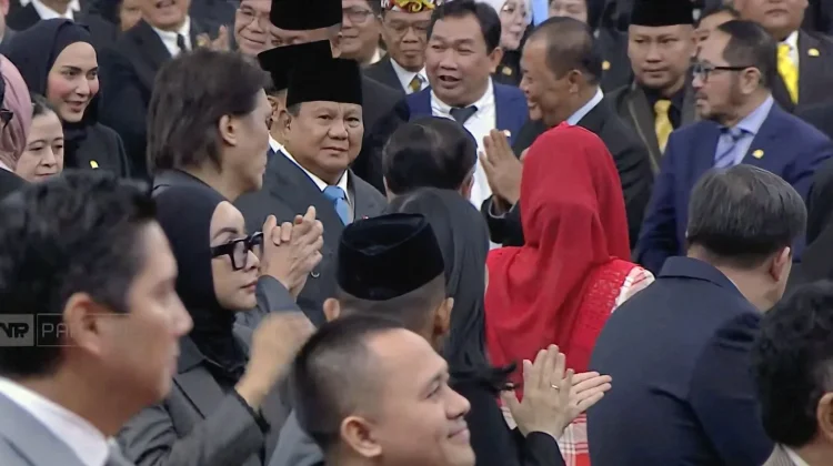 Lagu Maju Tak Gentar Iringi Presiden Prabowo Memasuki Ruang Rapat Paripurna