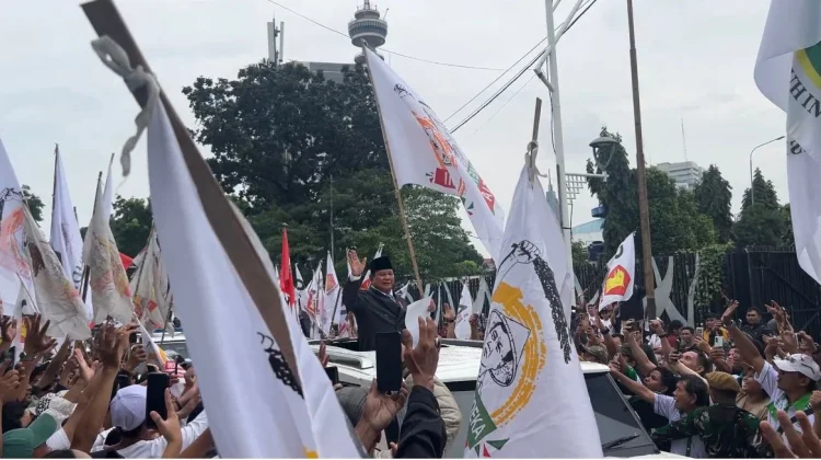 Presiden Prabowo Sapa Ribuan Massa Aksi Damai di DPR