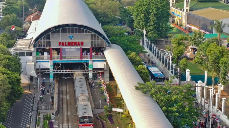KAI Commuter Ajak Masyarakat Beralih ke KRL, demi Kurangi Emisi