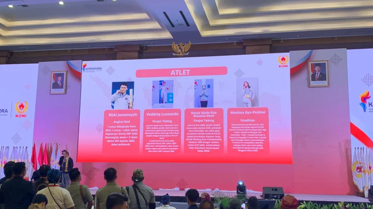 Ketum PP FPTI dan Dua Atlet Panjat Tebing Raih Penghargaan dari KONI Pusat