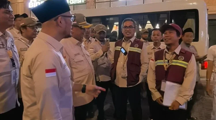 Wamenhaj Apresiasi Petugas Transportasi di Makkah
