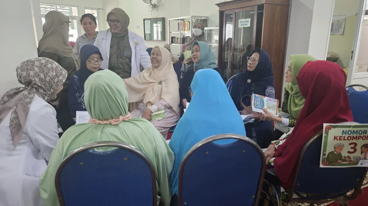 HISFARSI Jakarta Peduli Kesehatan Lansia Purnawirawan TNI