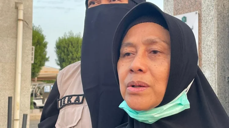 Doa Nafsiah Iringi Kepergian Firdaus di Tanah Suci