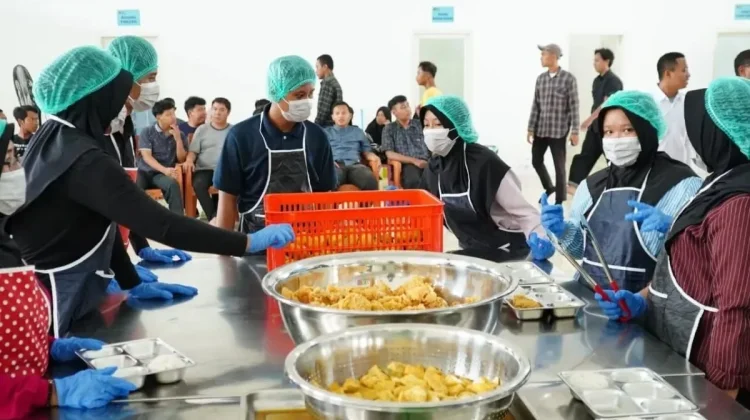 Gerakkan Ekonomi Nasional, MBG Serap 1,28 Juta Pekerja