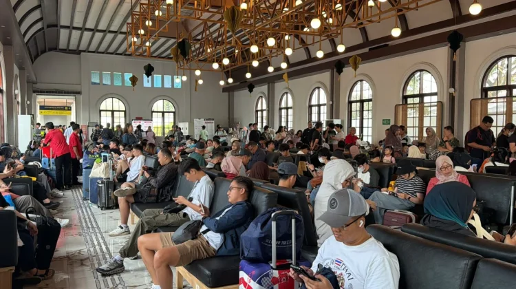 KCIC Imbau Penumpang Whoosh Antisipasi Macet di Bandung