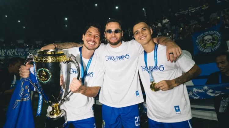 Selebrasi Tiga Pemain Keturunan Persib Jadi Sorotan usai Juara Super League