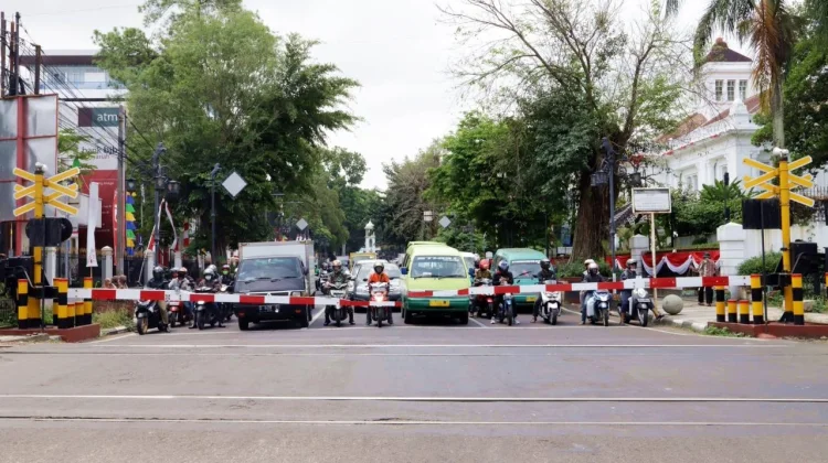 KAI Ingatkan Waspada di 40 Perlintasan Aktif Kereta Api