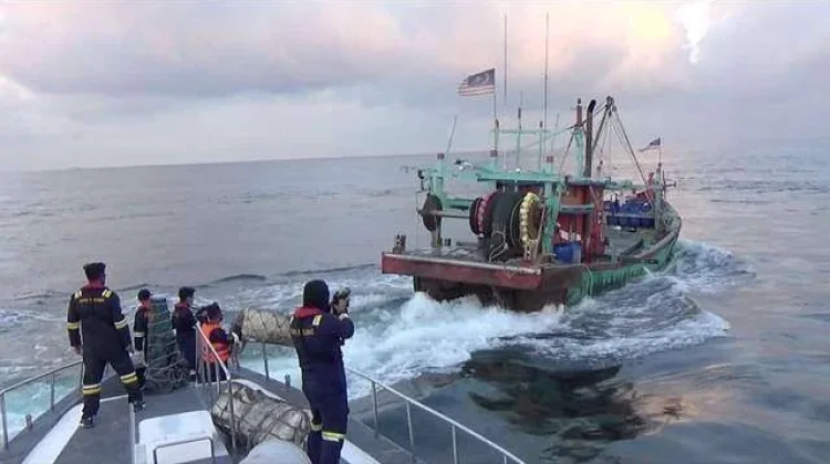 Marak Penangkapan Ikan Ilegal, DPR Ingatkan Potensi Ekonomi Biru Rp3.000 Triliun