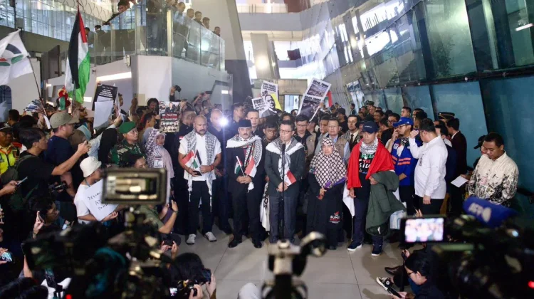 Menlu Sugiono Apresiasi 9 WNI Relawan Global Sumud Flotilla