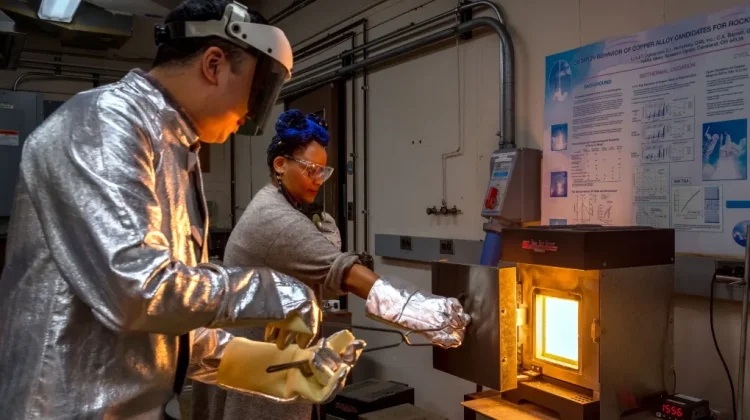 Material Baru Temuan NASA Ini Dapat Jadi Kunci Sumber Daya di Bulan