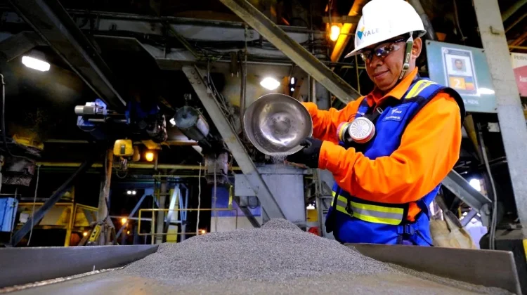 Subsidi Kendaraan Listrik Berbasis Nikel Penting untuk Hilirisasi Industri