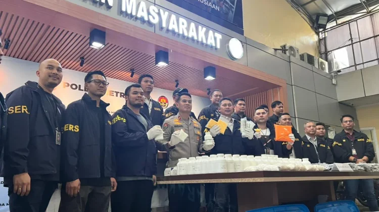 Polda Metro Jaya Ungkap Peredaran Obat Keras Ilegal di Bekasi