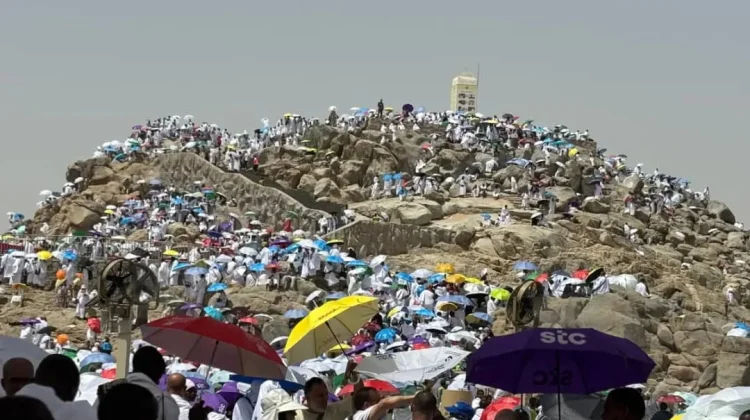 Jutaan Doa Menggema di Padang Arafah