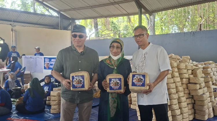JNE dan TIKI Tebar Kebahagiaan Melalui Program Kurban