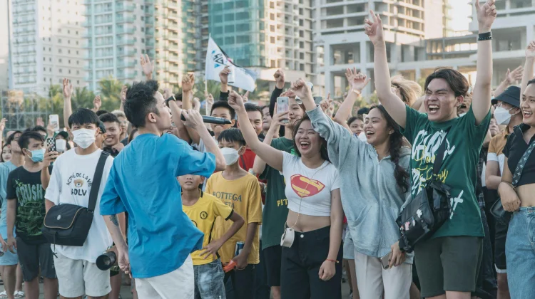 Bukan Sekadar Penggemar, Kenali Apa Itu 'Fandom' di Industri Hiburan