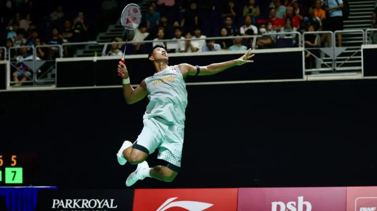Taklukkan Nomor Satu Dunia, Alwi Melangkah ke Perempatfinal Singapore Open 2026