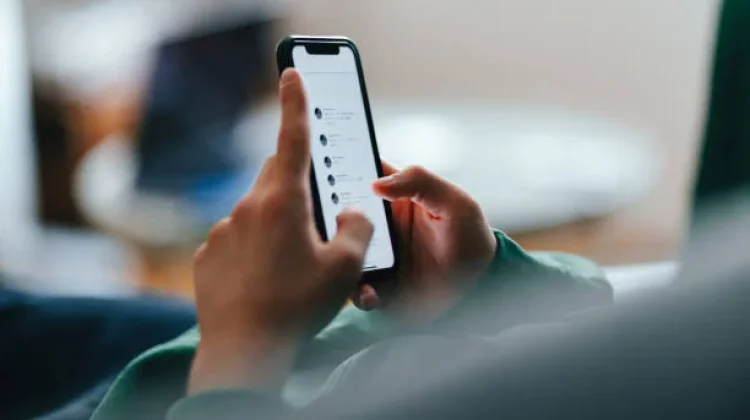 Jangan Sepelekan 'Oversharing' di Media Sosial, Inilah Risikonya
