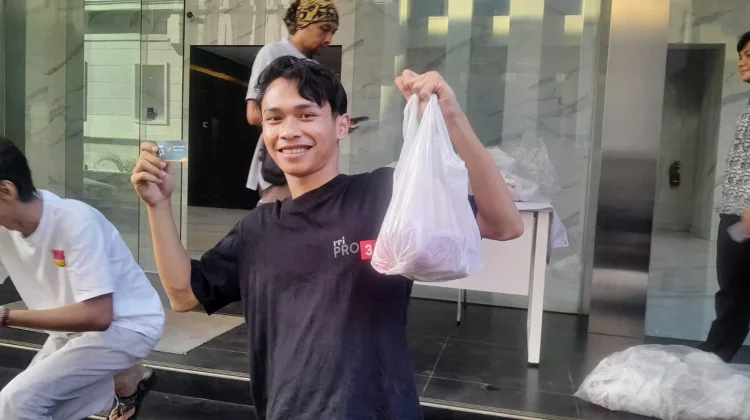 Masyarakat Sambut Antusias Pembagian Daging Kurban RRI Pro3-Human Initiative