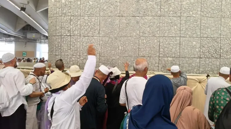 Ribuan Jamaah Padati Mina usai Lempar Jumra