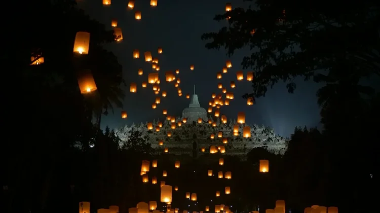 Makna Spiritual 'Lampion Waisak Borobudur' Jadi Daya Tarik Wisatawan Dunia
