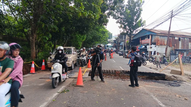 Gorong-Gorong Diameter Tiga Meter Diduga Picu Jalan Amblas di Jagakarsa Jakarta