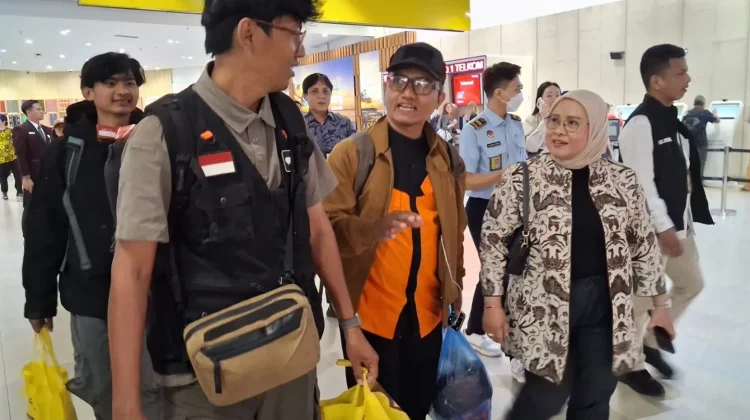 Enam Relawan Indonesia Peserta Global Sumud Land Convoy Tiba di Tanah Air