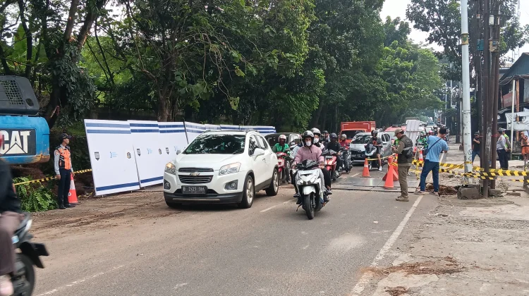 Jalan Ambles Lenteng Agung Ramaikan Jalan Kampung