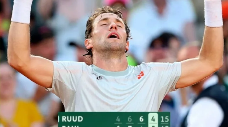 Casper Ruud Lolos Dramatis ke 16 Besar Roland Garros