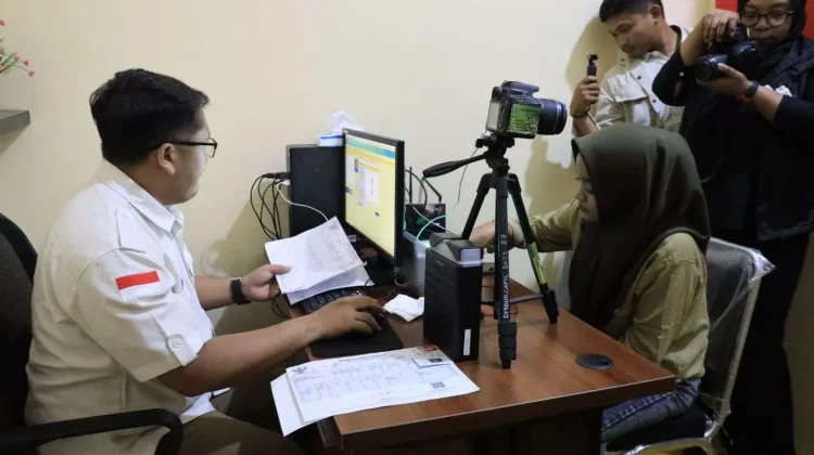 Dalam Sehari Disdukcapil Bekasi Cetak Ulang 500 Keping KTP-elektronik