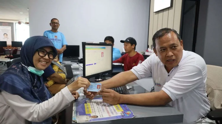 Hindari Penyalgunaan Data Pribadi, Warga Bekasi Diimbau Cetak KTP Tanpa Perantara
