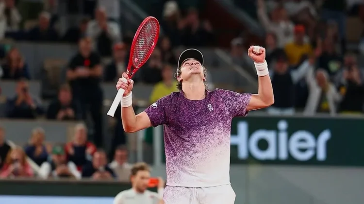 Jaga Tren Positif, Fonseca Amankan Tiket Perempat Final Roland Garros 2026