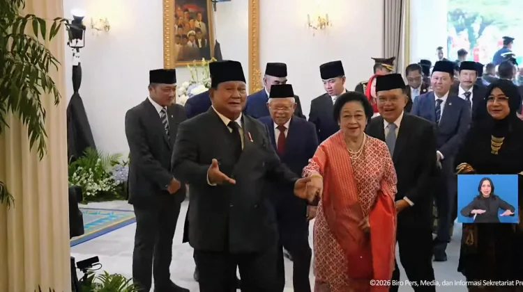 Momen Presiden Prabowo Gandeng Tangan Megawati usai Upacara Harlah Pancasila