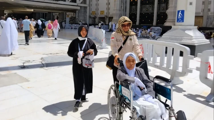 Jemaah Haji Indonesia Puji Pelayanan Petugas di Terminal Syib Amir